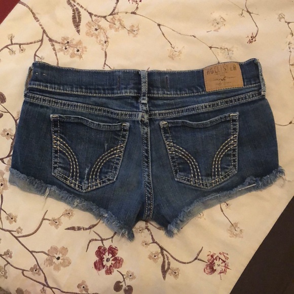 Hollister Shorts - Picture 2 of 3